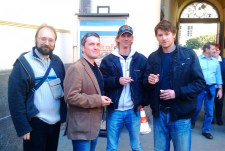 S Milošem Urbanem, Jirkou Strachem a Davidem Švehlíkem, fotí Bigvilík
